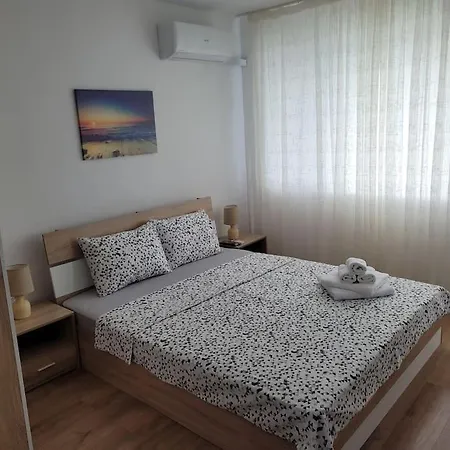 Ap.mihalevi 2bedrooms,living And Kitchen ヴァルナ