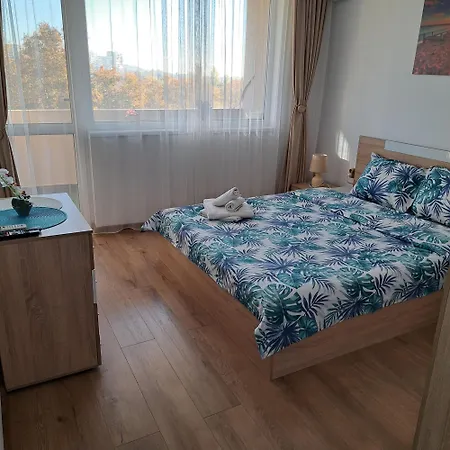 Ap.mihalevi 2bedrooms,living And Kitchen アパート ヴァルナ